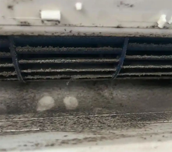 六枝特空调吹的风有股烧焦味是怎么回事